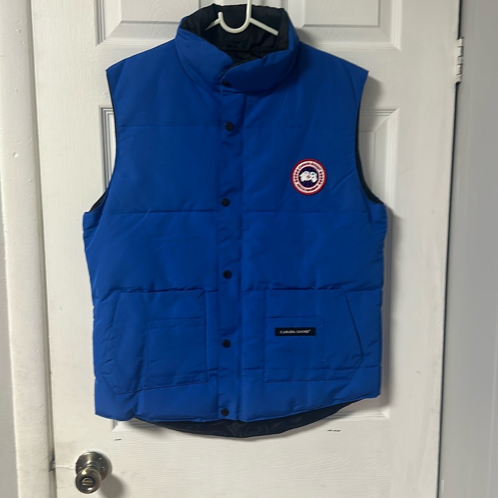 Canada goose for men size L color blue very good condition